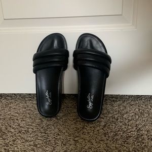 Seychelles Low Key Slides